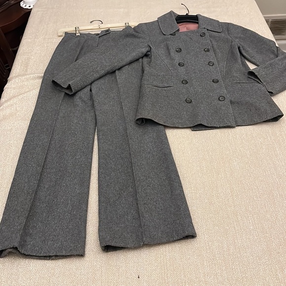 Vintage Women’s Wool pantsuit byJoseph R Harris - Picture 2 of 7